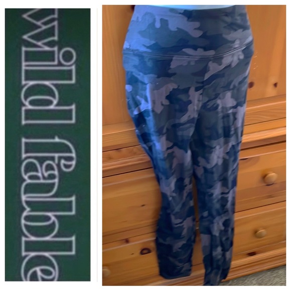 Black Camo Leggings 🖤🩶 - Picture 3 of 13